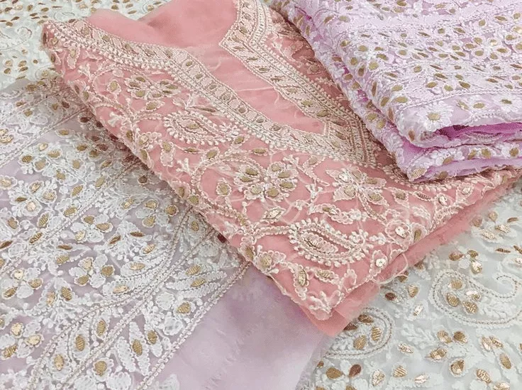 You are currently viewing Chikankari – An Embroidery Style from Lucknow