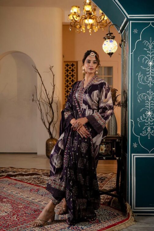Beautiful Floral Nyra Kurti Set - Image 11