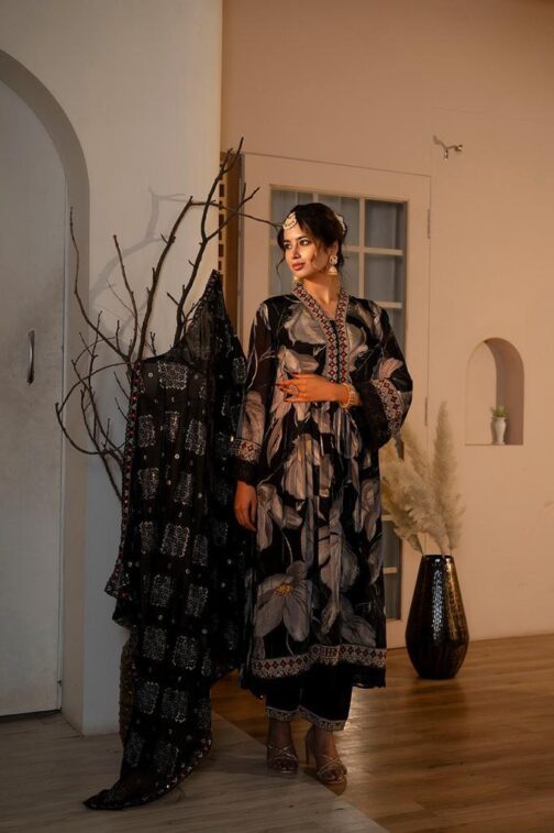 Beautiful Floral Nyra Kurti Set - Image 16