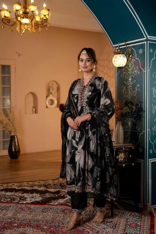 Beautiful Floral Nyra Kurti Set - Image 17