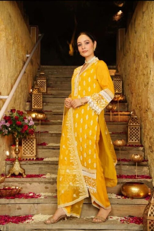 Beautiful Pakistani Suits - Image 13