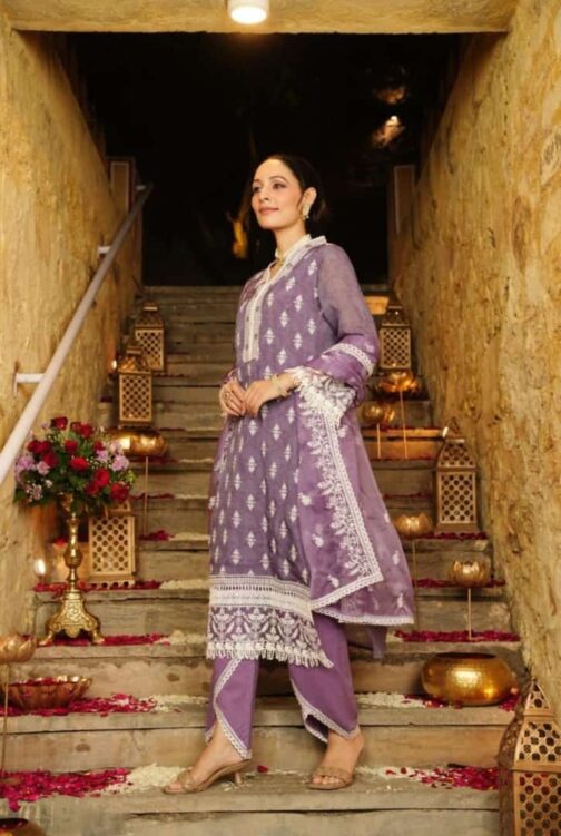 Beautiful Pakistani Suits - Image 5