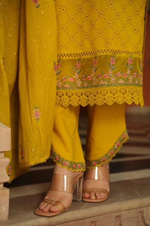 Designer Pakistani Kurti Set - Image 5