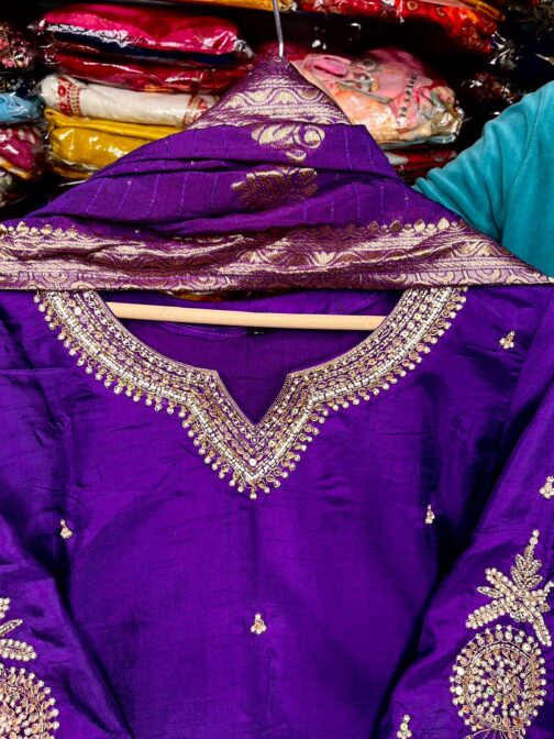 Beautiful Silk Suit Set - Image 4