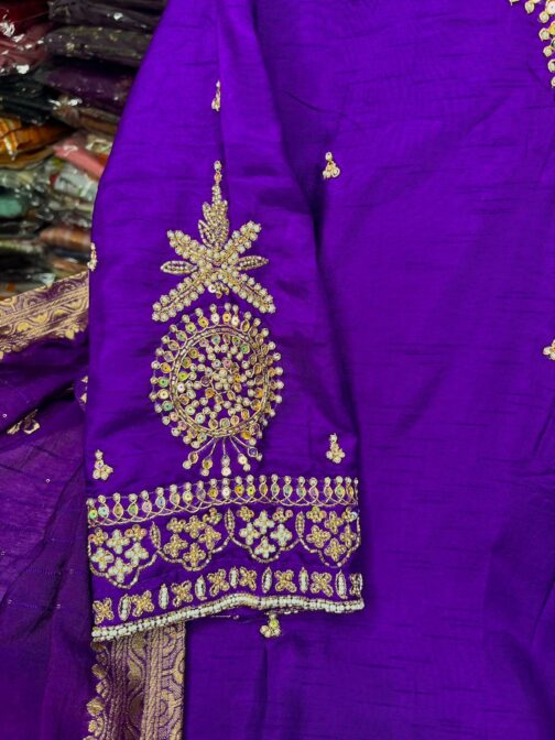 Beautiful Silk Suit Set - Image 5