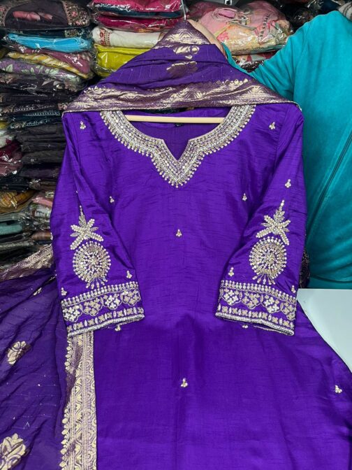 Beautiful Silk Suit Set - Image 3