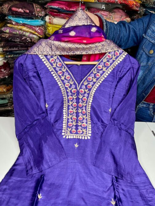 Beautiful Silk Suit Set - Image 5
