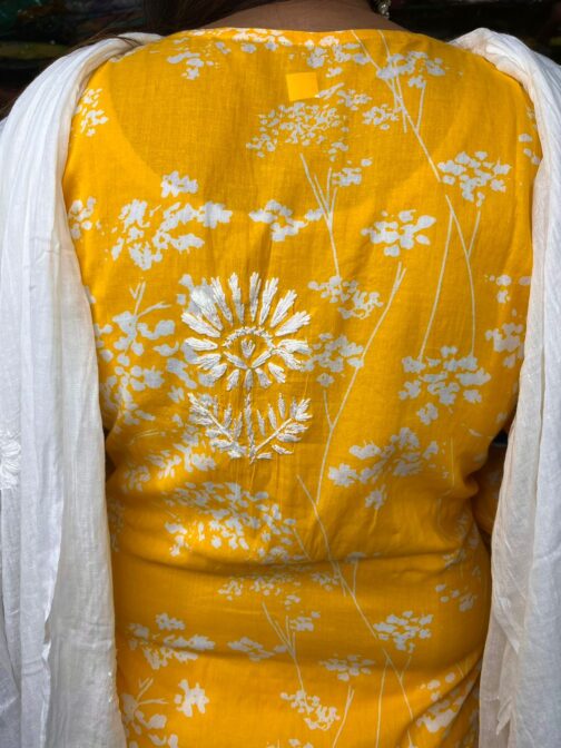 Beautiful Cotton Chikankari Kurti - Image 5