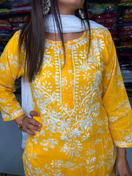 Beautiful Cotton Chikankari Kurti - Image 4