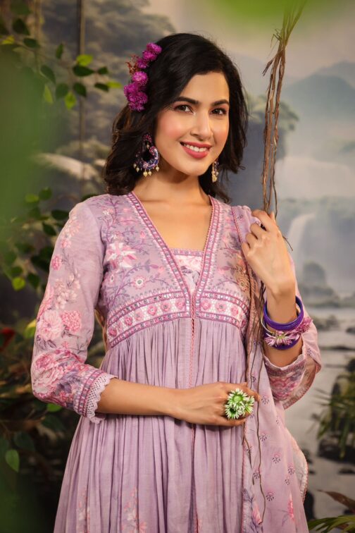 Beautiful Three Piece Anarkali Kurti - Image 5