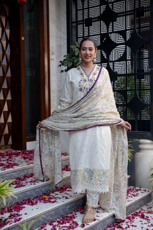 Beautiful Three Piece With Thread Work - Image 3