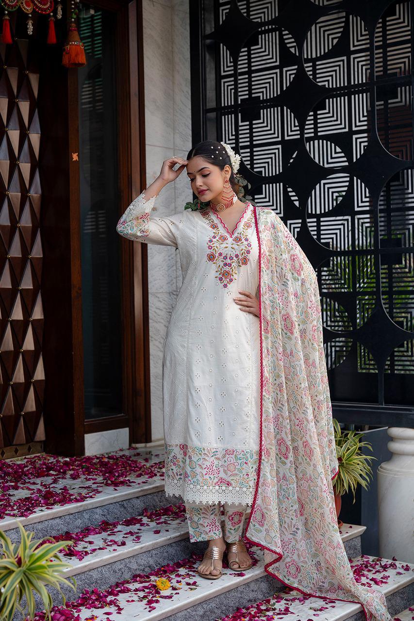 Beautiful Three Piece With Thread Work