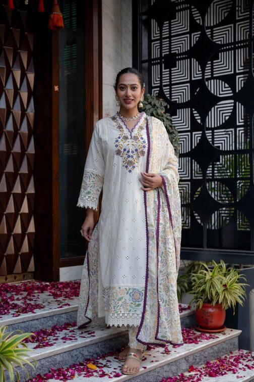 Beautiful Three Piece With Thread Work - Image 2