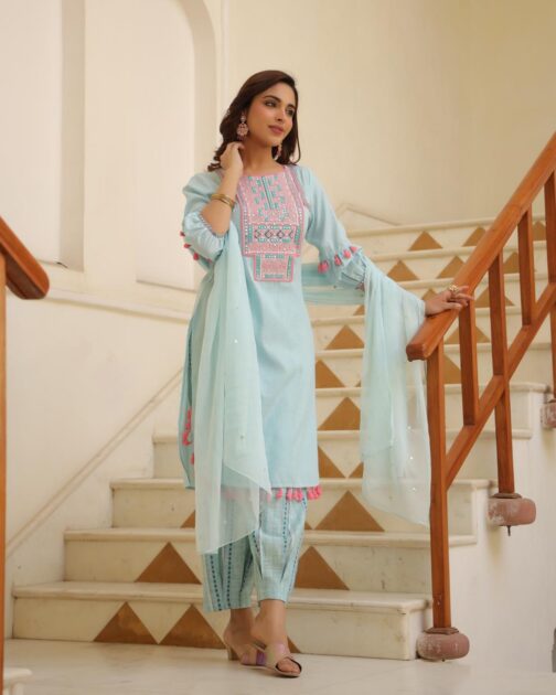 Designer Kurti Set With Afghani Pants - Image 3