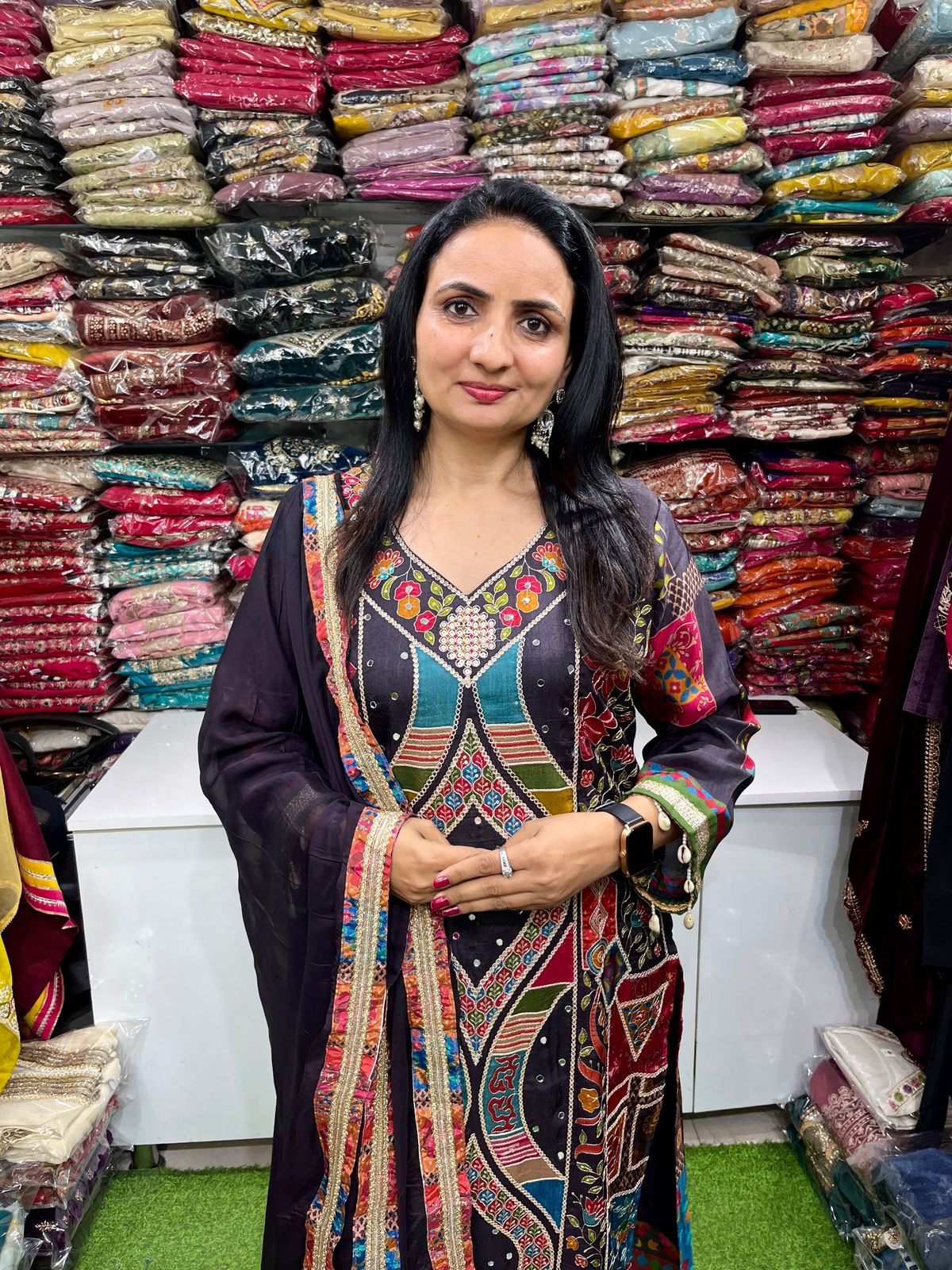 Black Silk Suit with Embroidery all over - Image 4