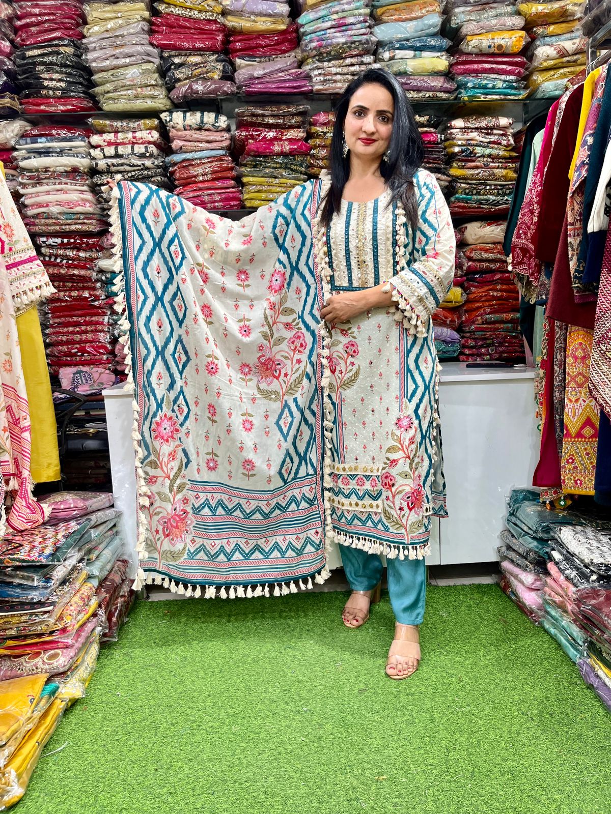 Designer Pakistani Style Suit Set