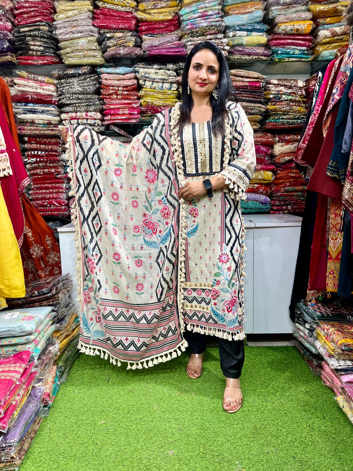 Designer Pakistani Style Suit Set