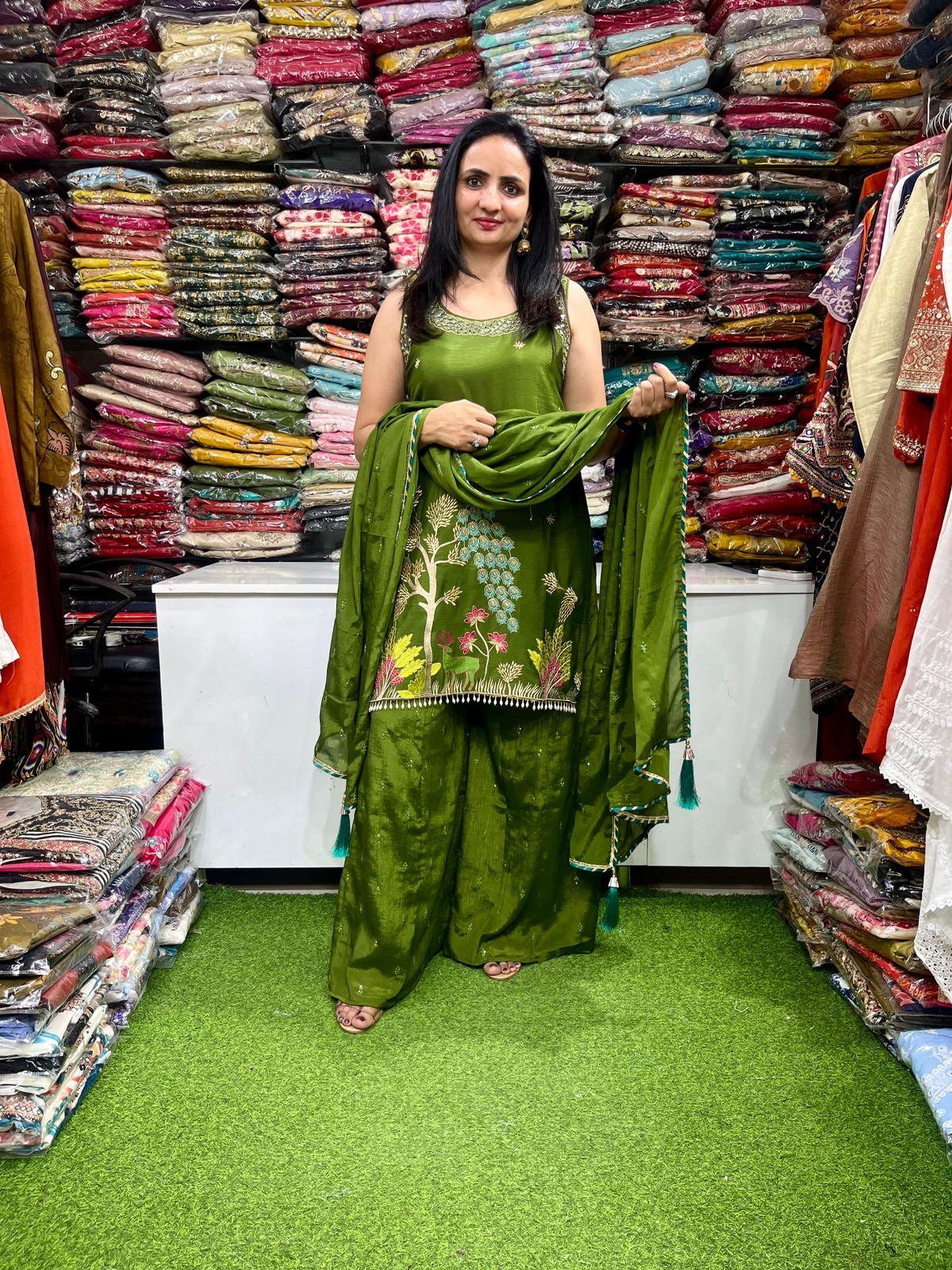 Pure Chinon Embroidered Suit Set - Image 6