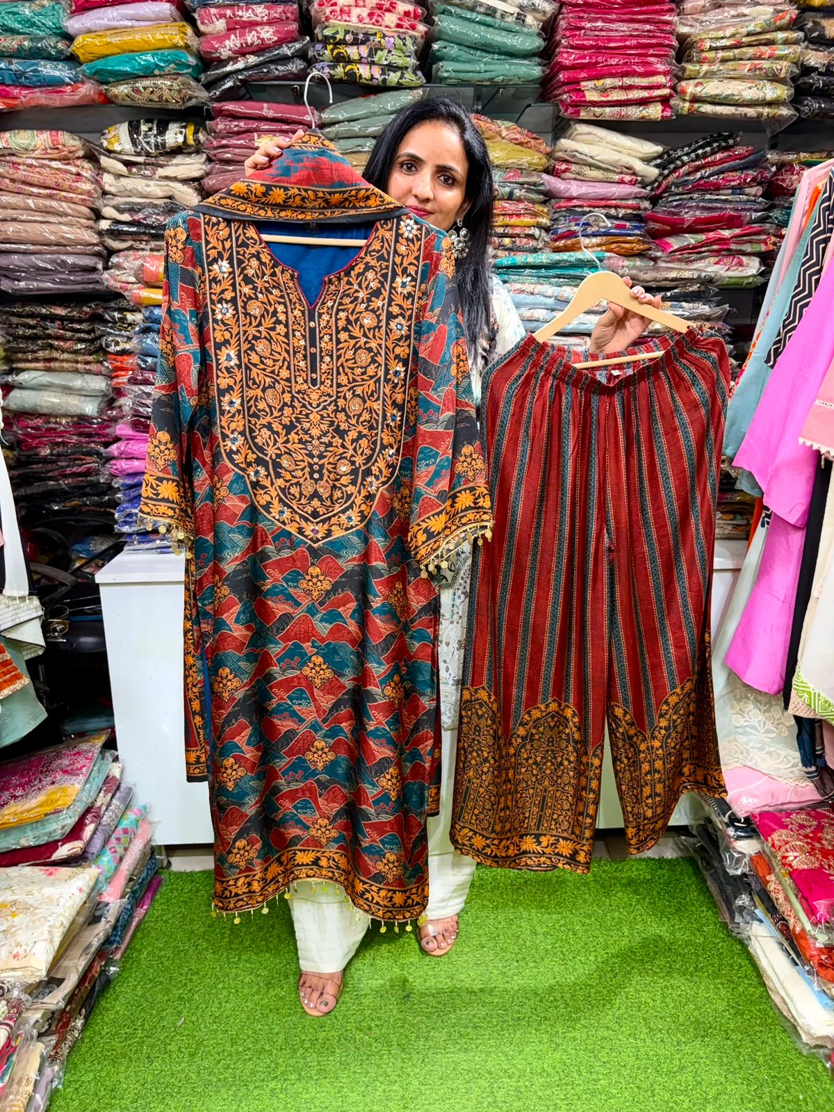 Designer Pakistani Style Suit Set