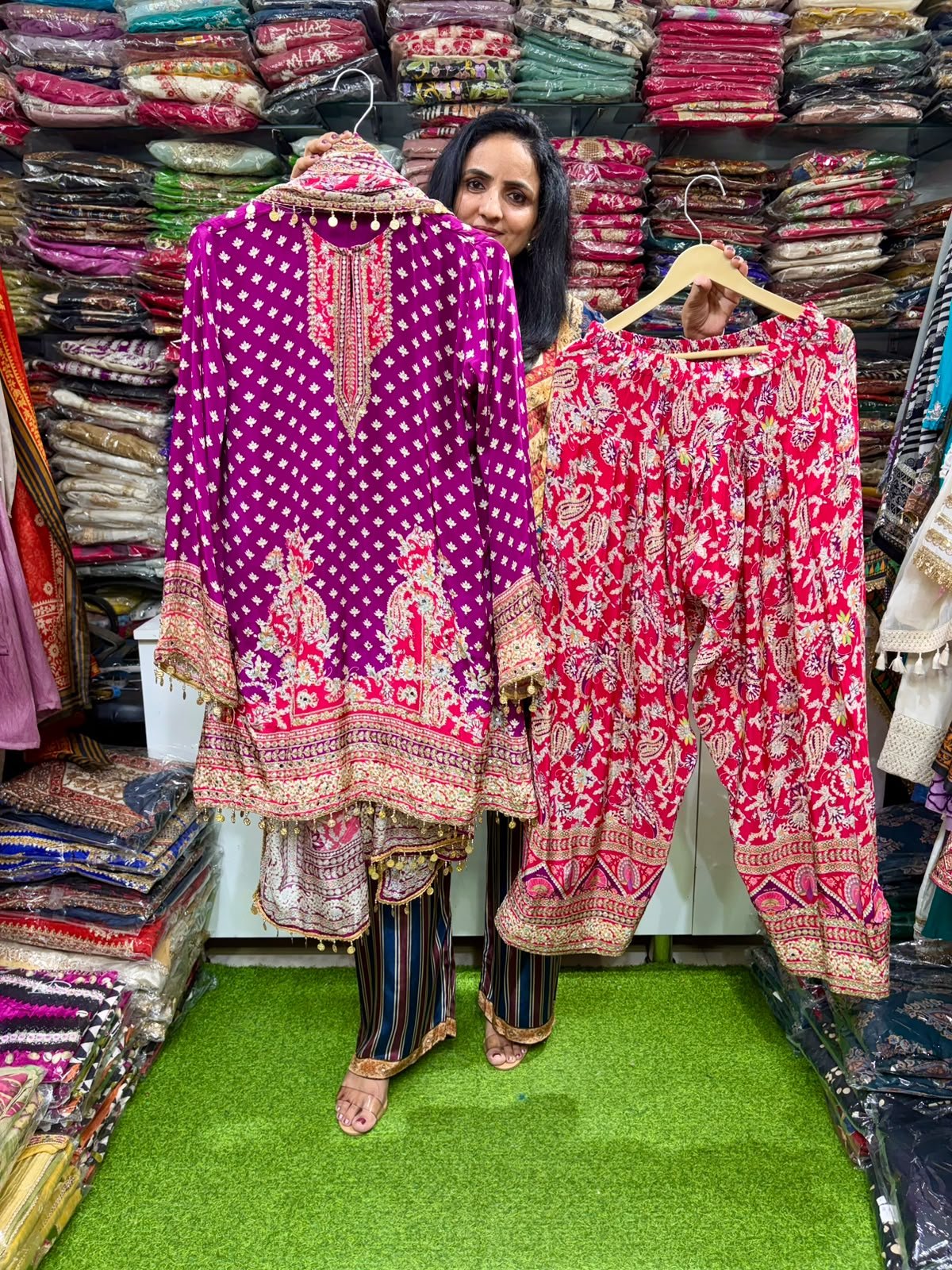 Pure-Crape-Designer-Suit-Set-with-Farshi