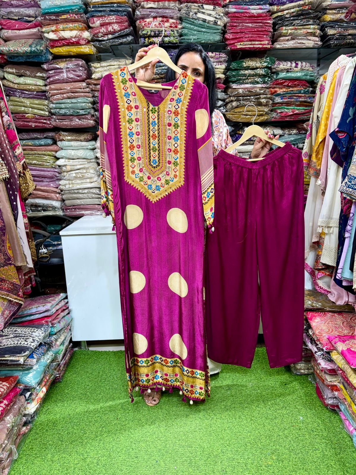 SCD 59 Premium Crape Polka Dots Phiran